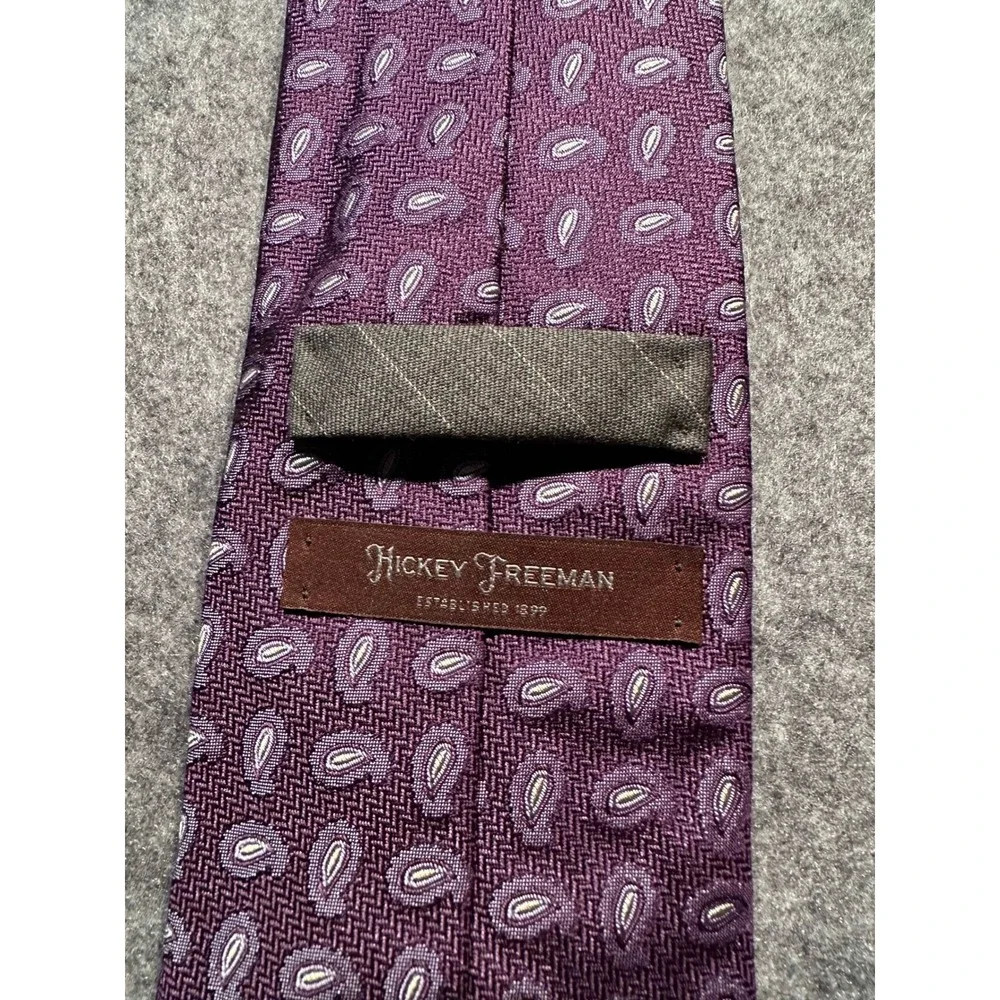 Hickey Freeman Mens Silk Tie Purple Paisley Textured Weave Made in USA
